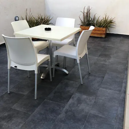 Selena Kamari (Santorini)