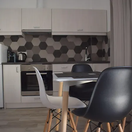 Selena Kamari (Santorini)