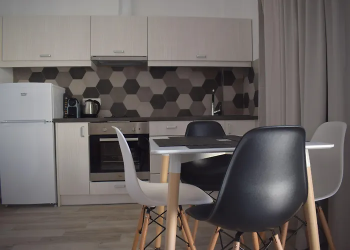 Selena Kamari (Santorini)